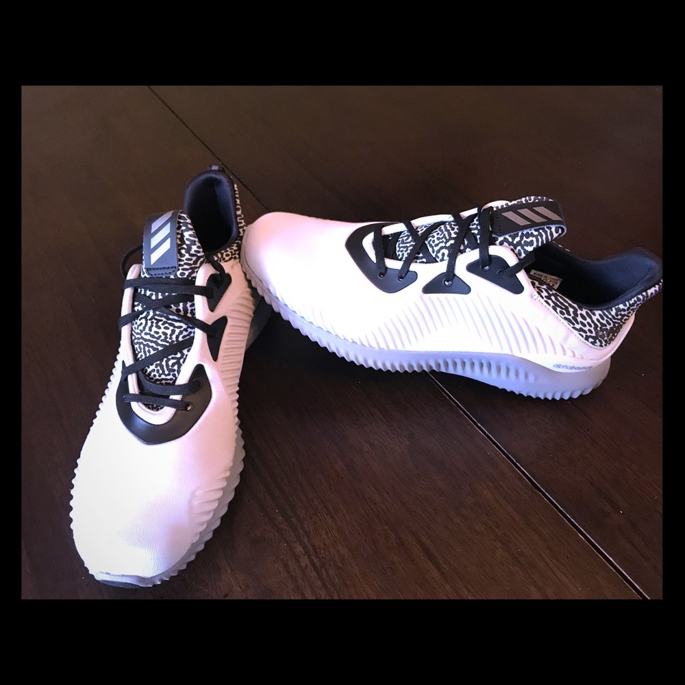 NIB ADIDAS BOUNCE SZ 10